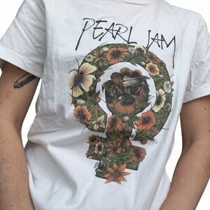 Pearl Jam 2022 Tour Floral Skull Graphic Tee – Small – Bella+Canvas